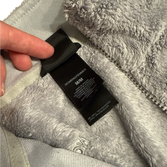 The North Face Women's Soft Gray Teddy Jacket - Picture 8 of 10